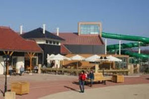 Zentrum mit Schwimmbad